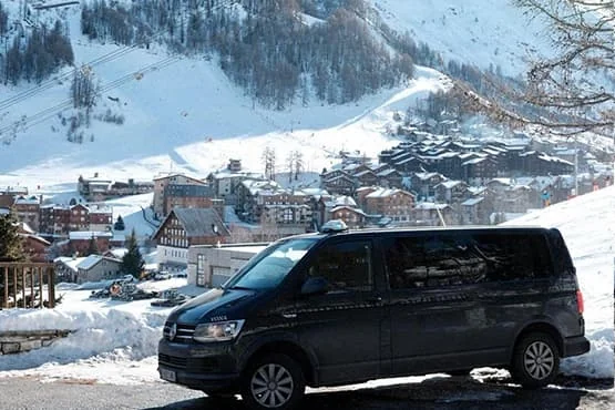 Véhicule Vona Taxi pour les excursions touristiques à Val-d’Isère